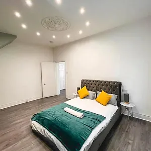Lovely 1-bedroom Apartment, Free Street Parking Newcastle upon Tyne
